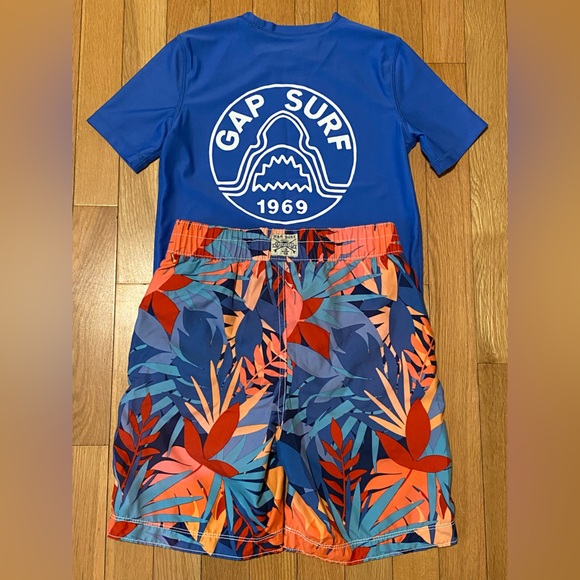 GAP Kids Rash Guard & Swim Trunks Boys size S (6/7) - Picture 2 of 2